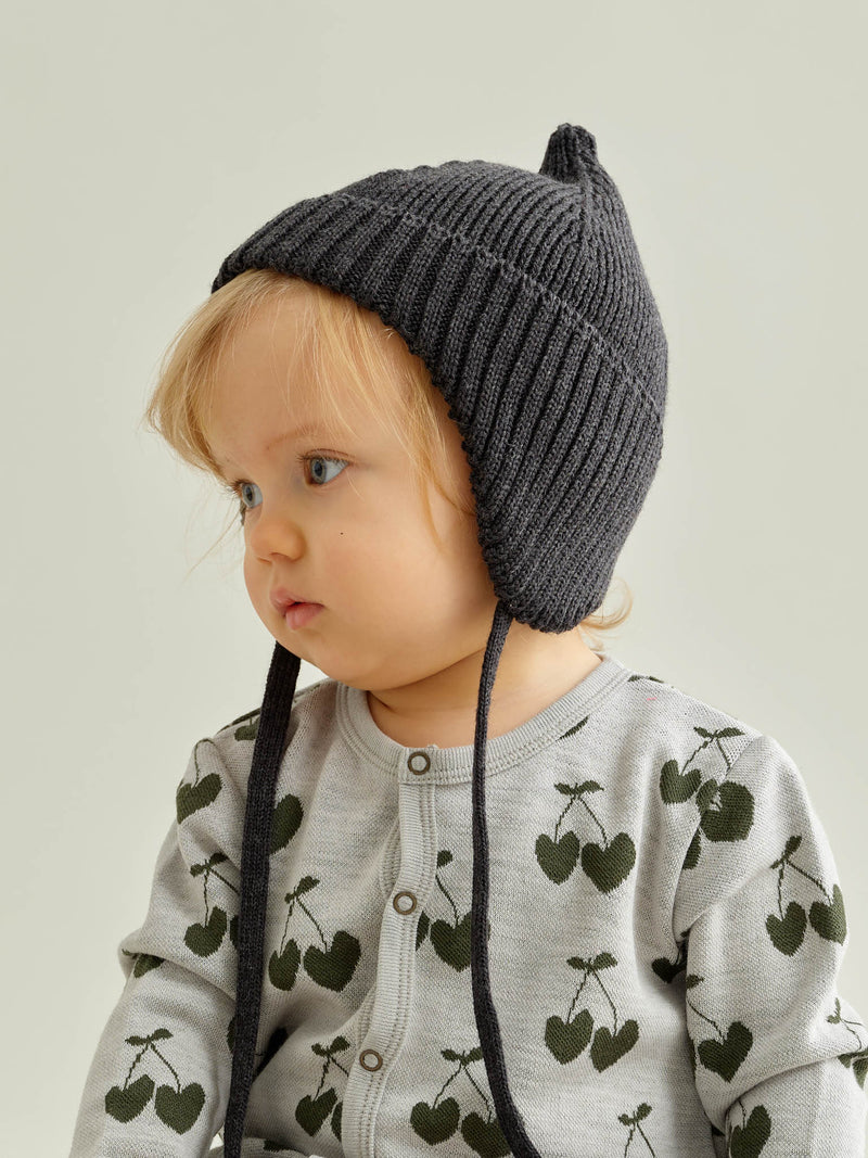 Pointy-pipo nauhoilla, dark grey