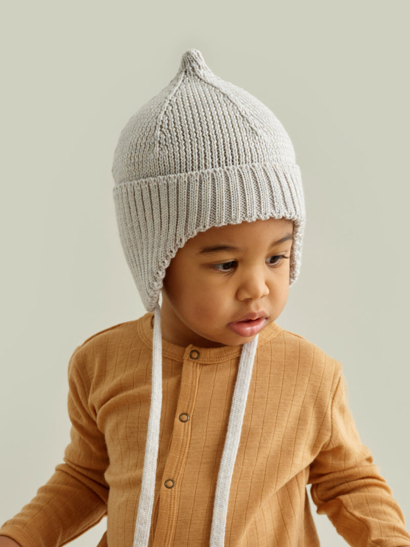 Pointy-pipo nauhoilla, pearl grey